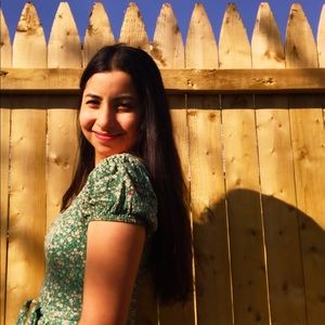 Meet your Posher, Yesenia